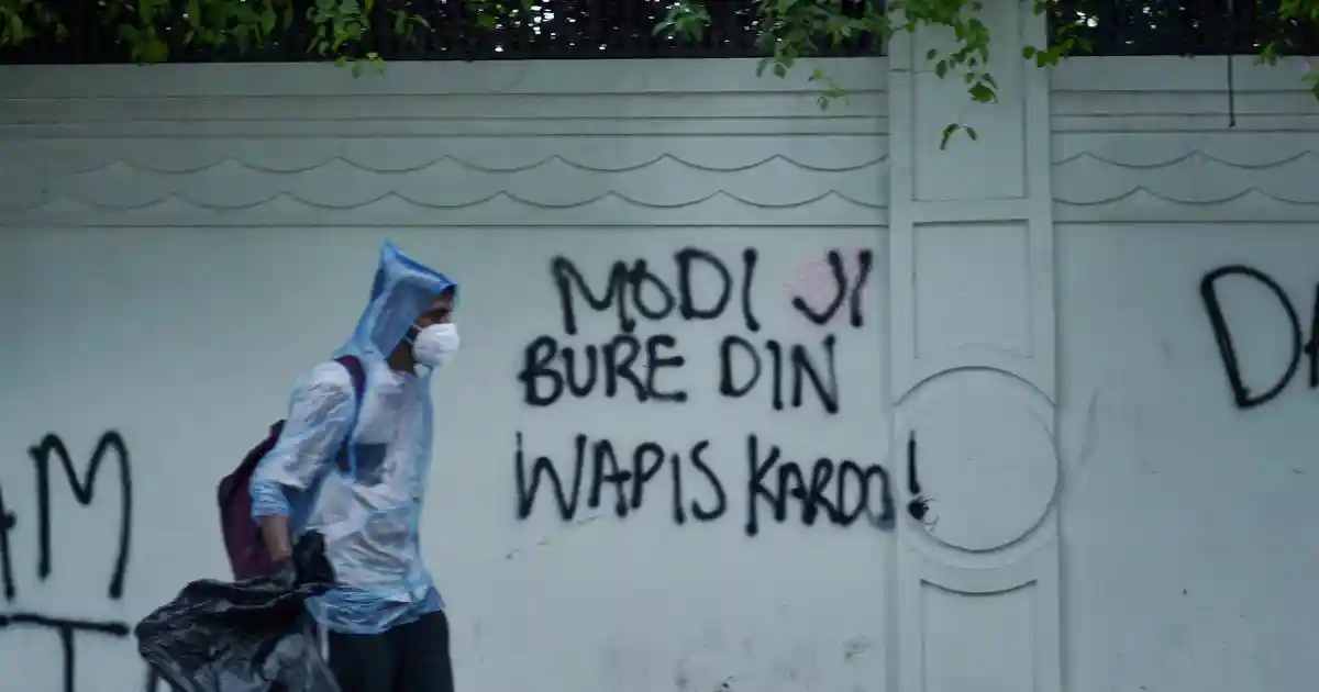 A week is a long time in politics. This week, the aphorism has come alive in India. It began with Delhi Police swooping down on Jantar Mantar on Saturday