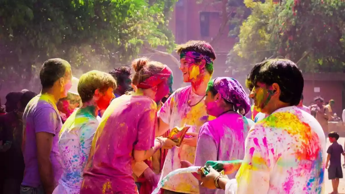What To Eat And Avoid During Holi For Better Health And Digestion
