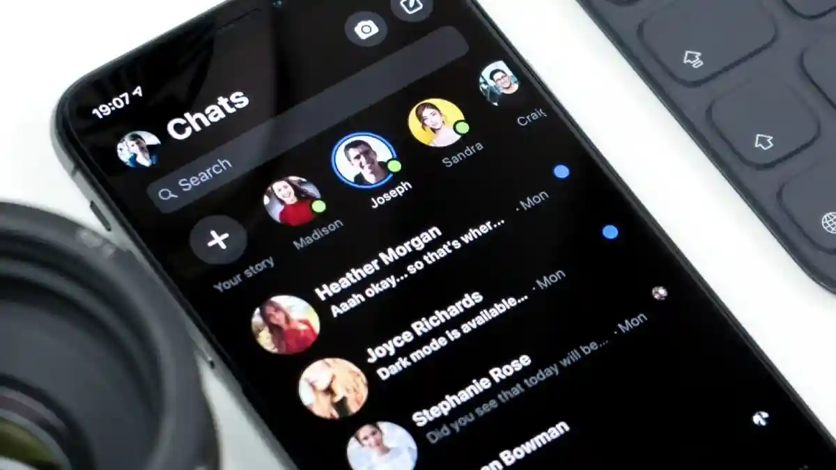 WhatsApp And Facebook Users Get New Tools To Alert Them About Online Scams