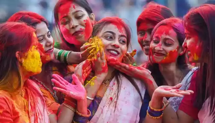 <strong>Holi 2026 date and time: </strong>As Holi 2026 approaches, devotees are eagerly checking the exact dates for Holika Dahan, Rangwali Holi