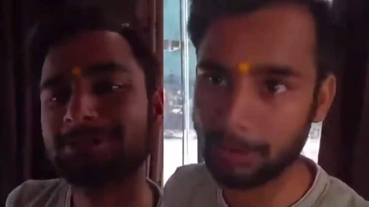 In a quiet corner of Udaipur, far from red carpets and premieres, an old photograph is now doing the rounds online. The reason is quite surprising