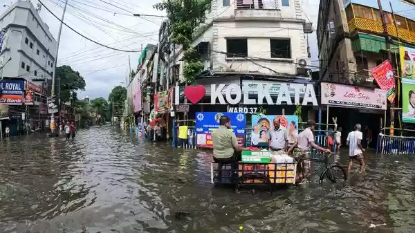 While Kolkata awaits the start of the Durga Puja, unprecedented heavy rains swallowed the city, dampening the festive spirit. Durga Puja in Bengal is usually marked by humid heat, but this year incessant rains – the heaviest since 1986 and the sixth-highest single-day rainfall in 137 years – have taken the state by surprise.