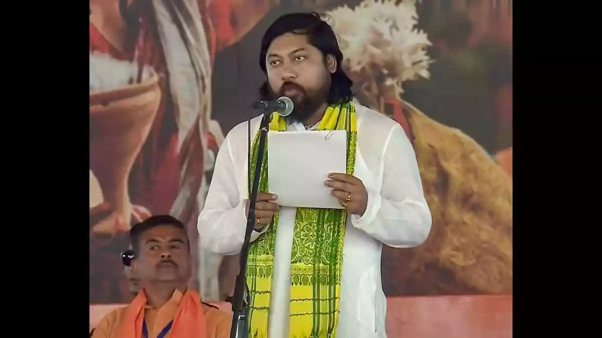 Senior Bharatiya Janata Party (BJP) leader Nisith Pramanik on Saturday took oath as a cabinet minister in the new West Bengal government to be helmed by chief