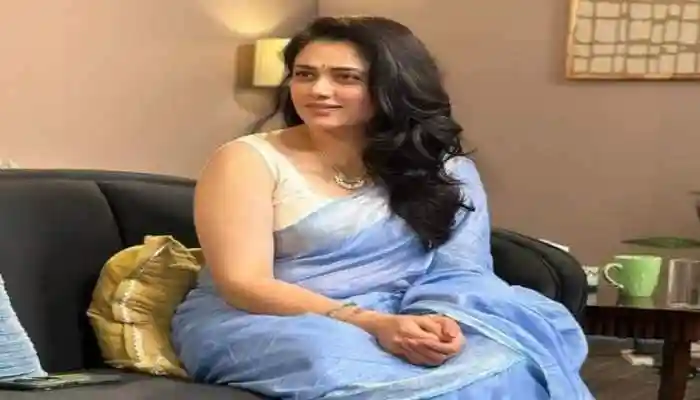 A well-known Marathi actress, Girija Oak has captured has emerged as a new internet sensation after she shared her hilarious story about a physics teacher who