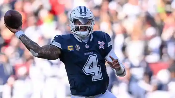 Why are NFL players wearing candy cane patches on Christmas Day 2025 jerseys