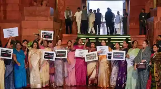 The Bill received support from 298 MPs, while 230 voted against it. However, this was not enough for it to pass. A Constitution Amendment Bill linked to