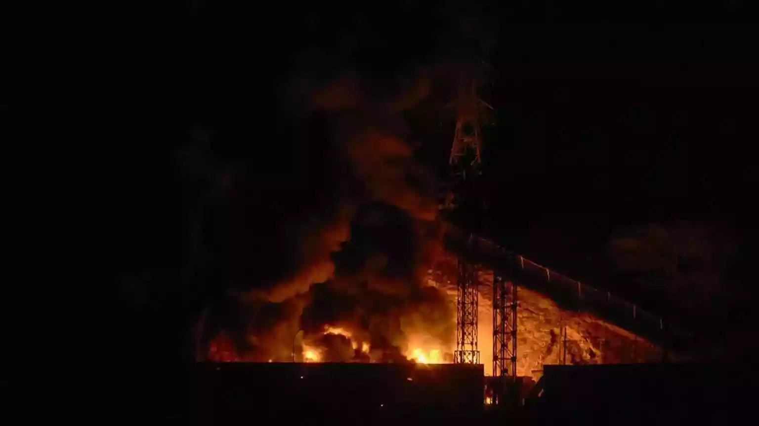 Donald Trump says US forces have captured the Venezuelan leader Nicolás Maduro following large-scale strikes in Venezuela. The US president wrote on