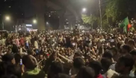 Journalists in Bangladesh have come under attack as mobs targeted major media outlets amid unrest following the assassination of radical leader Sharif Osman