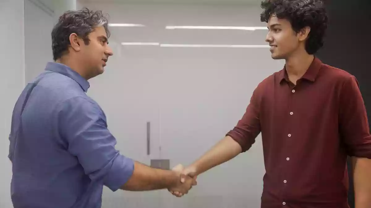 Why most candidates fail in the first 90 seconds of an interview — and how to stand out instantly