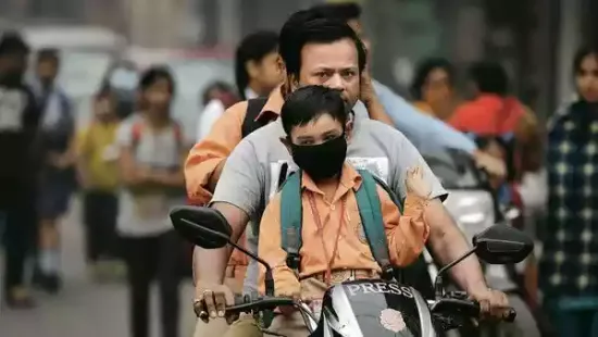 Delhi's air quality continued to deteriorate on Monday, slipping into the “very poor” category. Residents woke up to another day of smog-blanketed