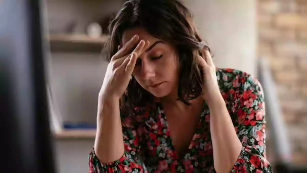 For many people, winter brings more than just cooler temperatures. It also marks the start of a difficult migraine season. Cold winds, dry air