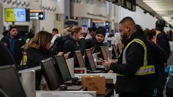 Winter storm hits US flights