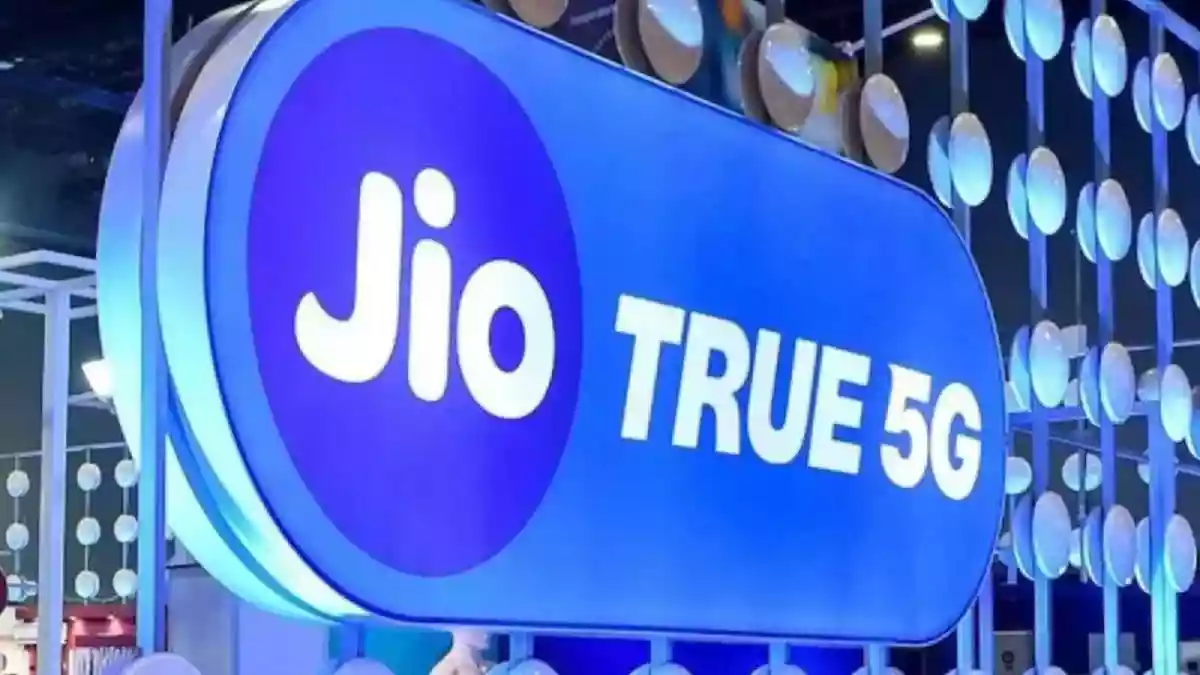 Jio added 3.9 million telecom subscribers, while Bharti 2.8 million, leading to an active subscriber jump by 5.7 million in October