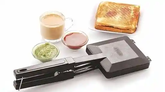 With the help of our guide to the best sandwich makers, you can enjoy making delicious sandwiches at home. These ten sandwich makers will let you enjoy cafe-quality food and elevate your culinary experience. These tools make sandwiches easy, whether you are a busy professional or a student.With the help of our guide to the best sandwich makers, you can enjoy making delicious sandwiches at home. These ten sandwich makers will let you enjoy cafe-quality food and elevate your culinary experience. These tools make sandwiches easy, whether you are a busy professional or a student.We'll examine the features and advantages of each sandwich maker in this article. It will assist you in selecting the ideal model for your kitchen. We have designed a selection that suits various tastes and requirements. We covered everything from sophisticated solutions with adjustable settings to user-friendly devices.Say bye to tasteless and boring sandwiches, and welcome to various tasty options. You can create a sandwich haven in your kitchen. Play with the best sandwich maker with various fillings, textures, and flavours. Change how you eat at mealtimes and enjoy the delight of making delicious sandwiches. Prepare yourself for a taste experience that will take you from the café directly to your kitchen.