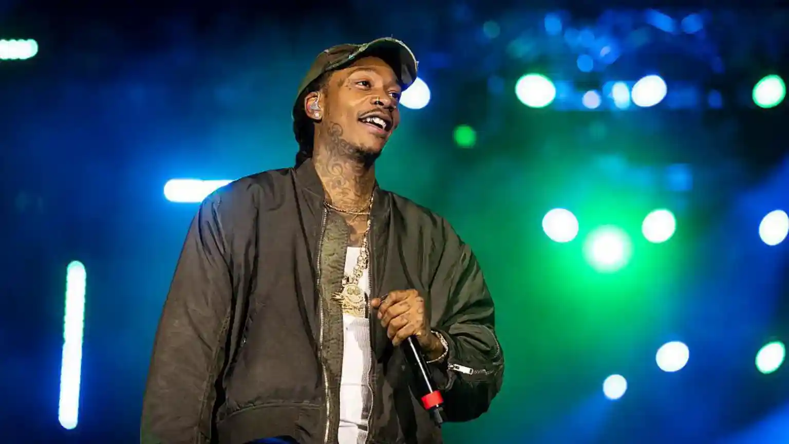 A Romanian court has sentenced Wiz Khalifa to nine months in prison for smoking cannabis on stage. The American rapper, real name Thomaz Cameron Jibril