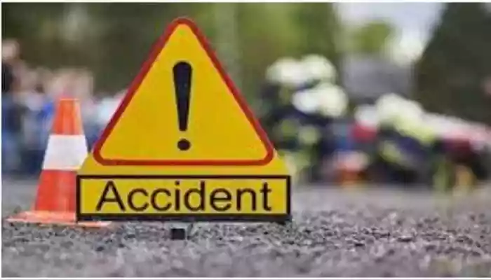 Eyewitness Ravinder Singh, an e-rickshaw driver, alleged that a speeding car driven by a police officer struck his e-rickshaw. A 25-year-old woman died in a