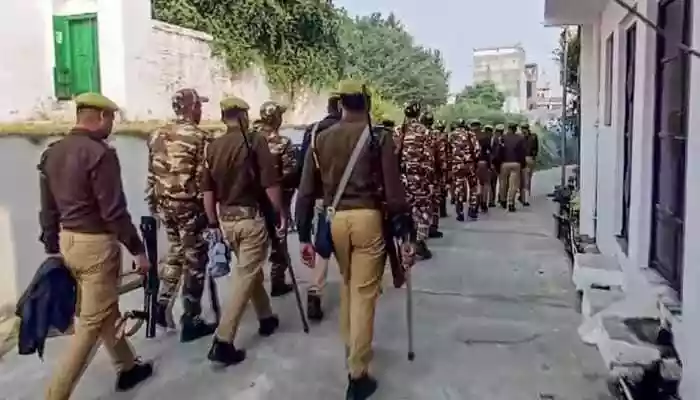 On November 24, police and district administration officials conducted a flag march in Sambhal as part of efforts to create a sense of security among people