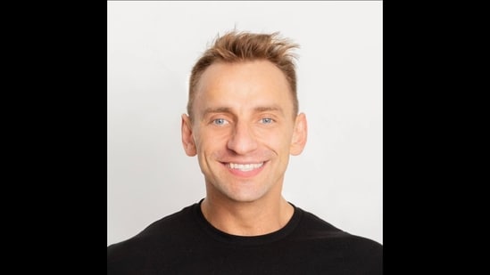 YouTuber Vitaly Zdorovetskiy faces possible prison time in the Philippines for alleged harassment during a livestream. Russian-American YouTuber and prankster Vitaly Zdorovetskiy is no stranger to controversy, but is now staring down the barrel of three years in the Philippines' prison following his arrest in early April, per Legal Mindset.