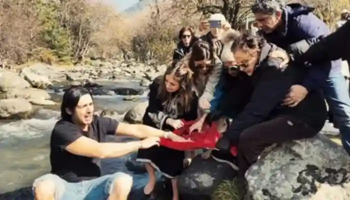 Zarine Khan’s Asthi Visarjan