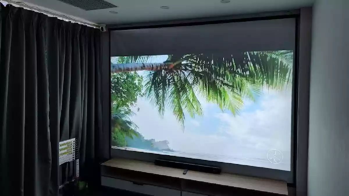 10 हजार में 100-inch की TV वाला मजा