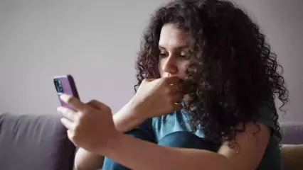 सोशल मीडिया की दुनिया में एक ऐसा फैसला आया है जिसने Meta, TikTok और Instagram जैसी बड़ी टेक कंपनियों की नींद उड़ा दी है. मलेशिया ने 16 साल से कम उम्र के बच्चों के लिए बड़ा नियम लागू कर दिया है. आखिर क्या