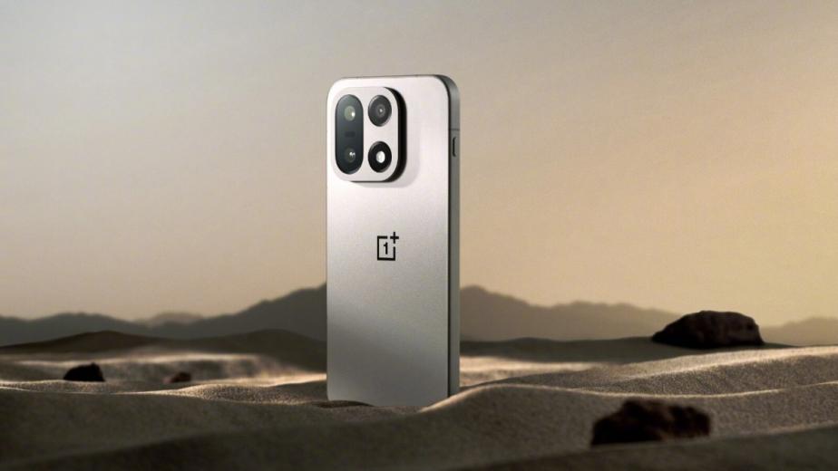 OnePlus 16 में 9000mAh की बड़ी बैटरी, 200MP कैमरा और 185Hz तक रिफ्रेश रेट वाली डिस्प्ले मिलने की जानकारी सामने आई है. गेमर्स के लिए इसमें खास असिस्टेंट भी मिल सकता है. जानिए इस फोन के संभावित फीचर्स,