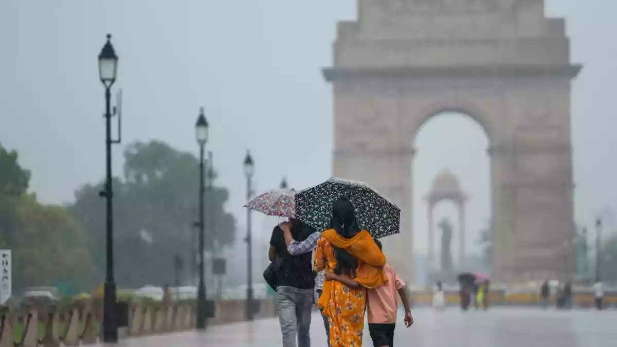 दिल्ली में 9 को AQI 48 दर्ज हुआ, जो 2026 का पहला 'अच्छा' हवा वाला दिन था. इससे पहले ऐसा दिन सितंबर 2023 में आया था. यह सुधार भारी बारिश की वजह से हुआ, न कि किसी सरकारी नीति से. बारिश की बूंदें प्रदूषक