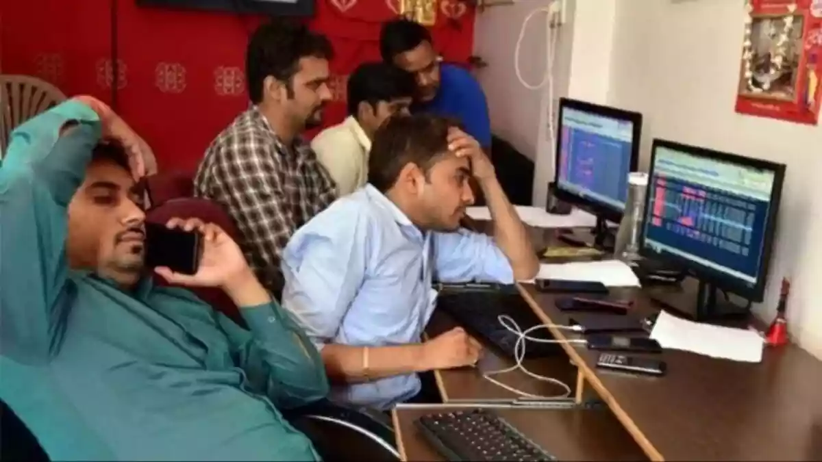 800 अंक टूटा सेंसेक्स