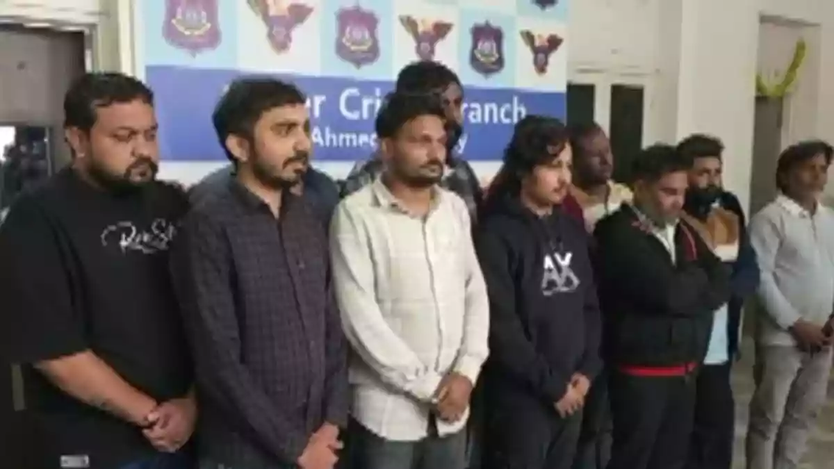 82 साल के बुजुर्ग से ऑनलाइन ठग लिए 7 करोड़