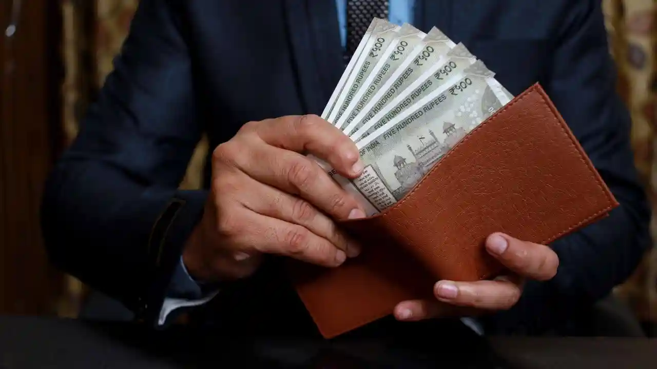 8वें वेतन आयोग में कितना Salary Hike
