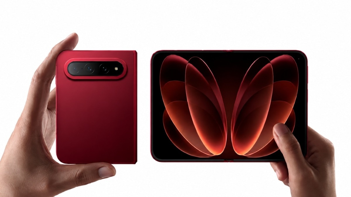 Xiaomi 7 सितंबर को अपना नया स्मार्टफोन लेकर आ रही है, जिसका नाम Xiaomi 18 Fold होगा. कंपनी ने इसको मिक्स फोल्ड नाम दिया है और यह Samsung Galaxy Z Fold 8 जैसे डिजाइन से प्रेरित है, जिसका नाम पासपोर्ट स्टाइल है. इसमें