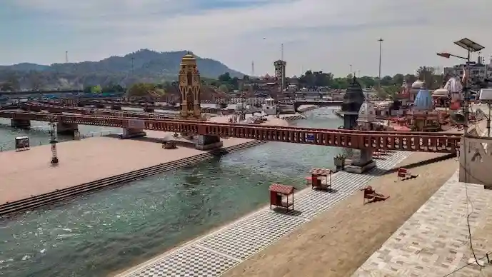 अधिकारी और पत्रकार भी हिंदू हों