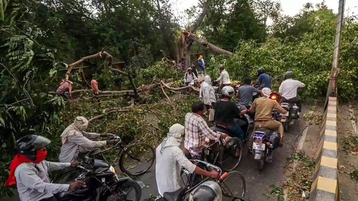 आग उगलने वाली मई में ऐसा तूफान क्यों