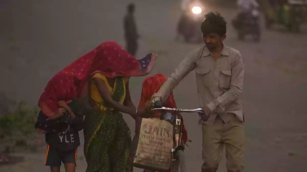 अगले 2-3 घंटे में बिगड़ने वाला है दिल्ली का मौसम