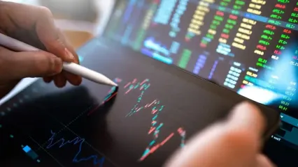 शेयर बाजार में शुक्रवार को शानदार तेजी देखने को मिली. सेंसेक्‍स 500 अंक चढ़कर बंद हुआ, जबकि निफ्टी में 150 अंकों से ज्‍यादा की तेजी देखने को मिली. सप्‍ताह के आखिरी कारोबारी द‍िन भी शेयर