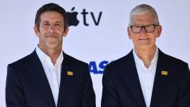 1 सितंबर से Apple कंपनी में एक बड़ा बदलाव होने जा रहा है. अब Tim Cook अपना CEO का पद छोड़ने जा रहे हैं और उनकी जगह ये पोस्ट जॉन टेर्नेस पोस्ट संभालेंगे. साथ ही ऐपल इस महीने iPhone 18 Pro और iPhone Fold Ultra को लॉन्च