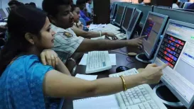 IT Stock Rally Today: शेयर बाजार में गिरावट जारी है, लेकिन आईटी शेयरों में पैसे लगाने वालों की चांदी है. टीसीएस से लेकर इंफोसिस तक तमाम आईटी स्टॉक तूफानी रफ्तार के साथ कारोबार कर रहे हैं. शेयर बाजार