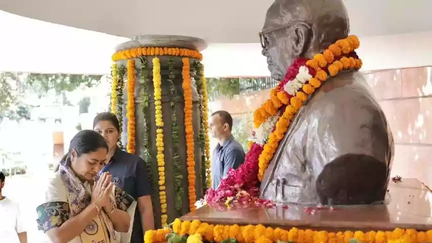 आंबेडकर जयंती पर CM रेखा गुप्ता ने शुरू किए वाटर ATM