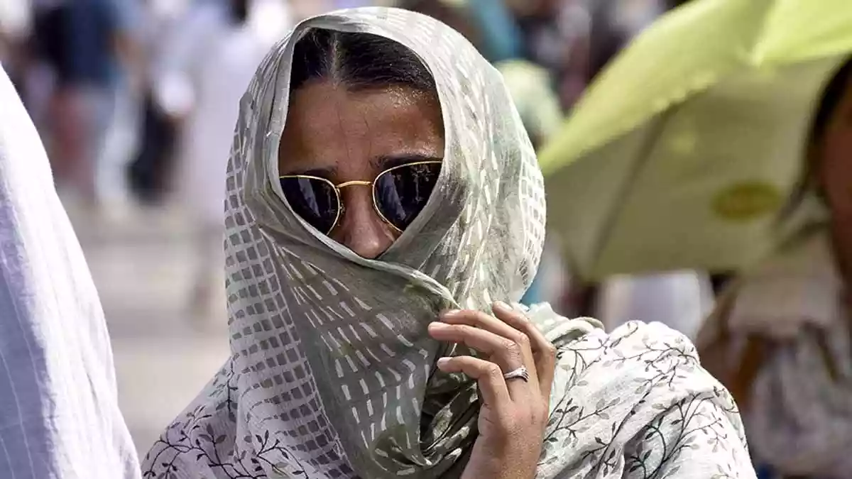 IMD ने मार्च-मई 2026 के लिए पूर्वानुमान जारी किया. देश के ज्यादातर हिस्सों में तापमान सामान्य से ज्यादा रहेगा. पूर्व, मध्य और दक्षिण भारत में लू के दिन बढ़ेंगे. स्वास्थ्य, बिजली, पानी और कृषि