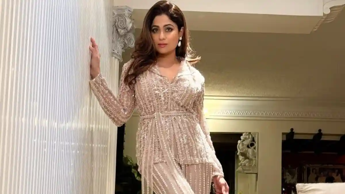 एक्ट्रेस शमिता शेट्टी ने बुधवार को अपनी इंस्टाग्राम स्टोरी पर एक ट्रोल को लताड़ा, जो सोशल मीडिया पर उन्हें उनकी उम्र को लेकर ताना मार रहा था. जानिए एक्ट्रेस ने क्या कुछ कहा. बॉलीवुड