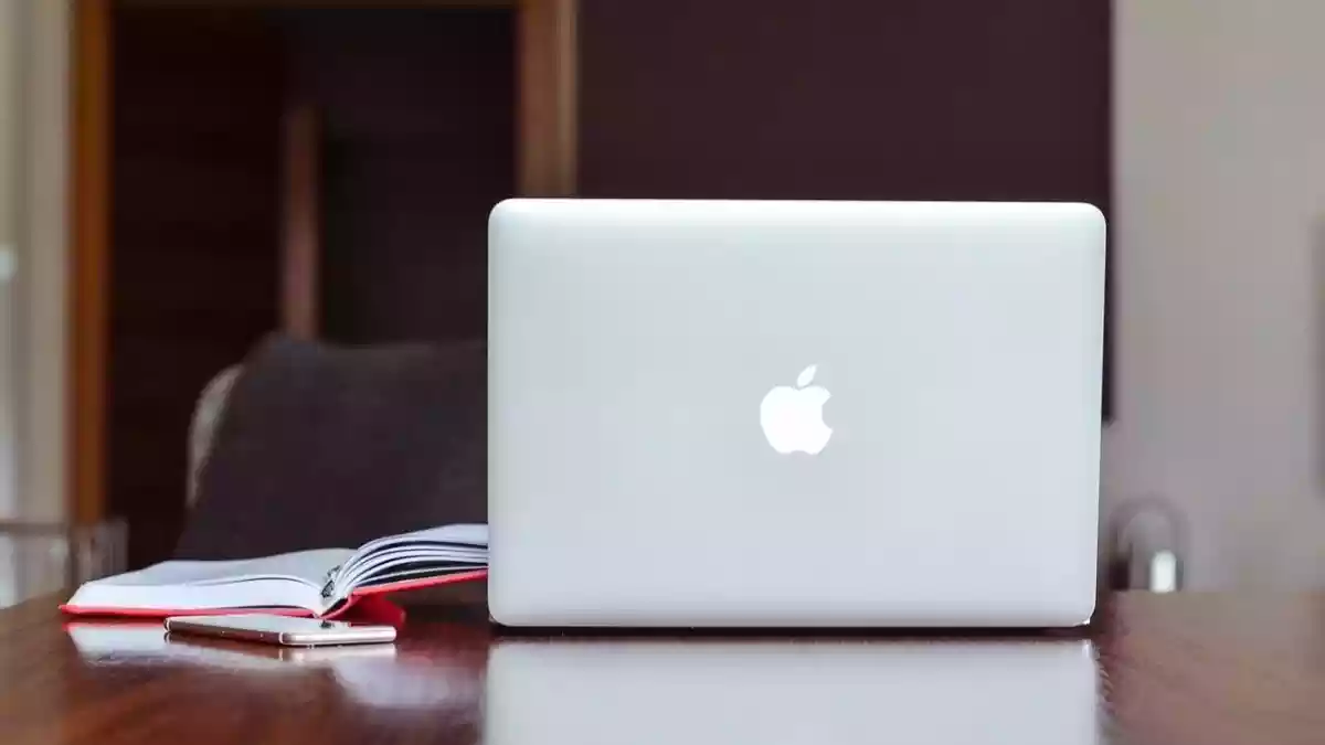 Apple ला रहा सबसे सस्ता MacBook