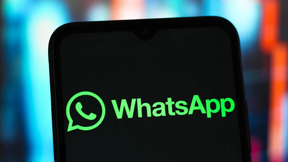 Arattai के CEO ने सोचा और WhatsApp ने कर दिया