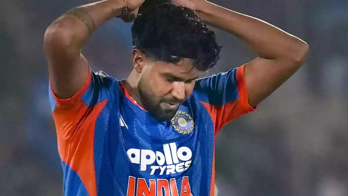 बैसाखी के सहारे अवॉर्ड लेने पहुंचा स्टार क्रिकेटर