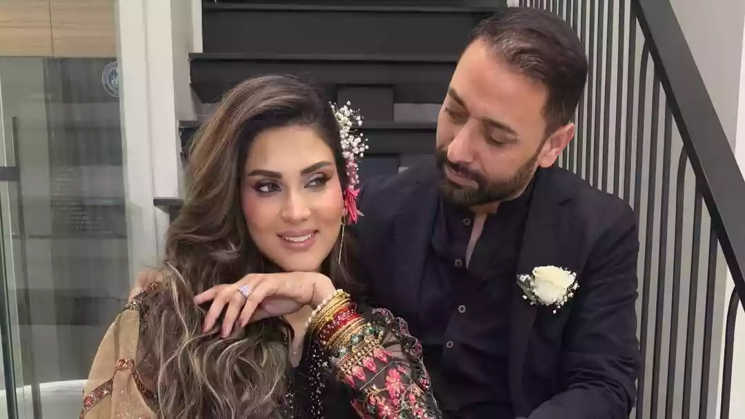 पाकिस्तानी एक्ट्रेस फिजा अली को लोग बेशर्म, वल्गर बता रहे हैं. एक टीवी शो में उनके पति ने उन्हें गोद में उठा लिया, जिसके बाद बवाल मच गया. एक्ट्रेस हेटर्स के निशाने पर हैं. उन्होंने अब