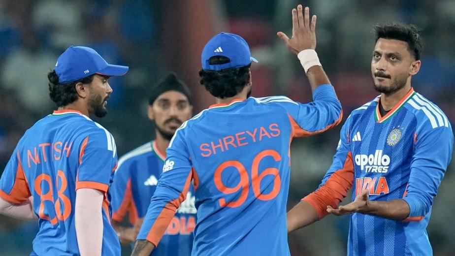 भारत और वेस्ट इंडीज के बीच पांच मैचों की टी20 सीरीज का ड‍िसाइडर मुकाबला शन‍िवार (17 अक्टूबर) बेंगलुरु के एम च‍िन्नास्वामी में होगा. वहीं इस मुकाबले में प्लेइंग 11 को लेकर एक बार फ‍िर सवाल