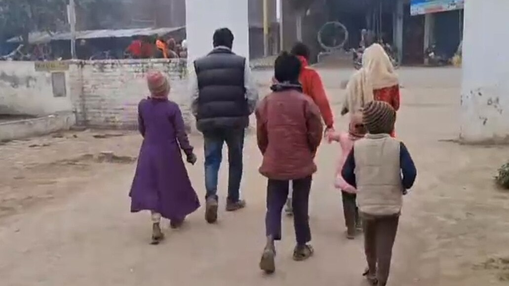भीख मांग रहे बच्चों के पेट पर किडनी के पास मिला चीरा