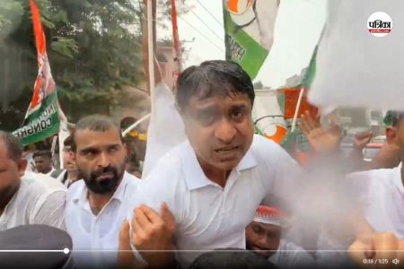 सीएम आवास को घेरने निकले युवा कांग्रेस के कार्यकर्ताओं ने तोड़ी बैरिकेडिंग