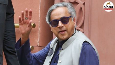 चीन की तारीफ क्यों कर रहे शशि थरूर