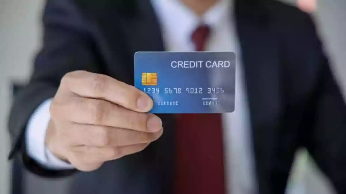 Credit Card से करते हैं ज्यादा खर्च