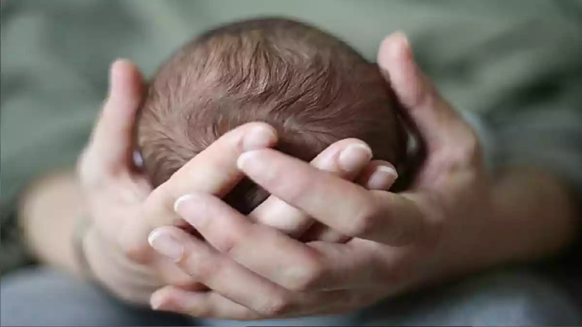 डिलवरी के बाद मां और नवजात को बीच रास्ते में छोड़ गया एंबुलेंस ड्राइवर